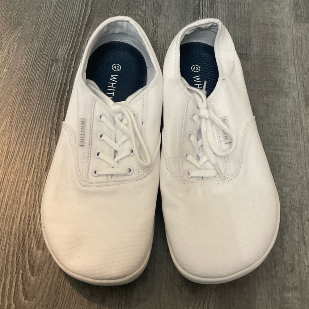 NWOT Whitin Barefoot Sneaker White Canvas Size 42
